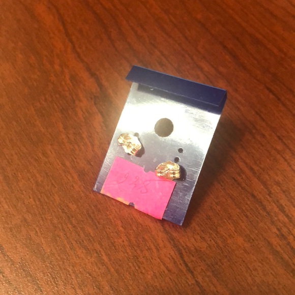 SHINY PEARL STUD EARRINGS - Picture 3 of 6